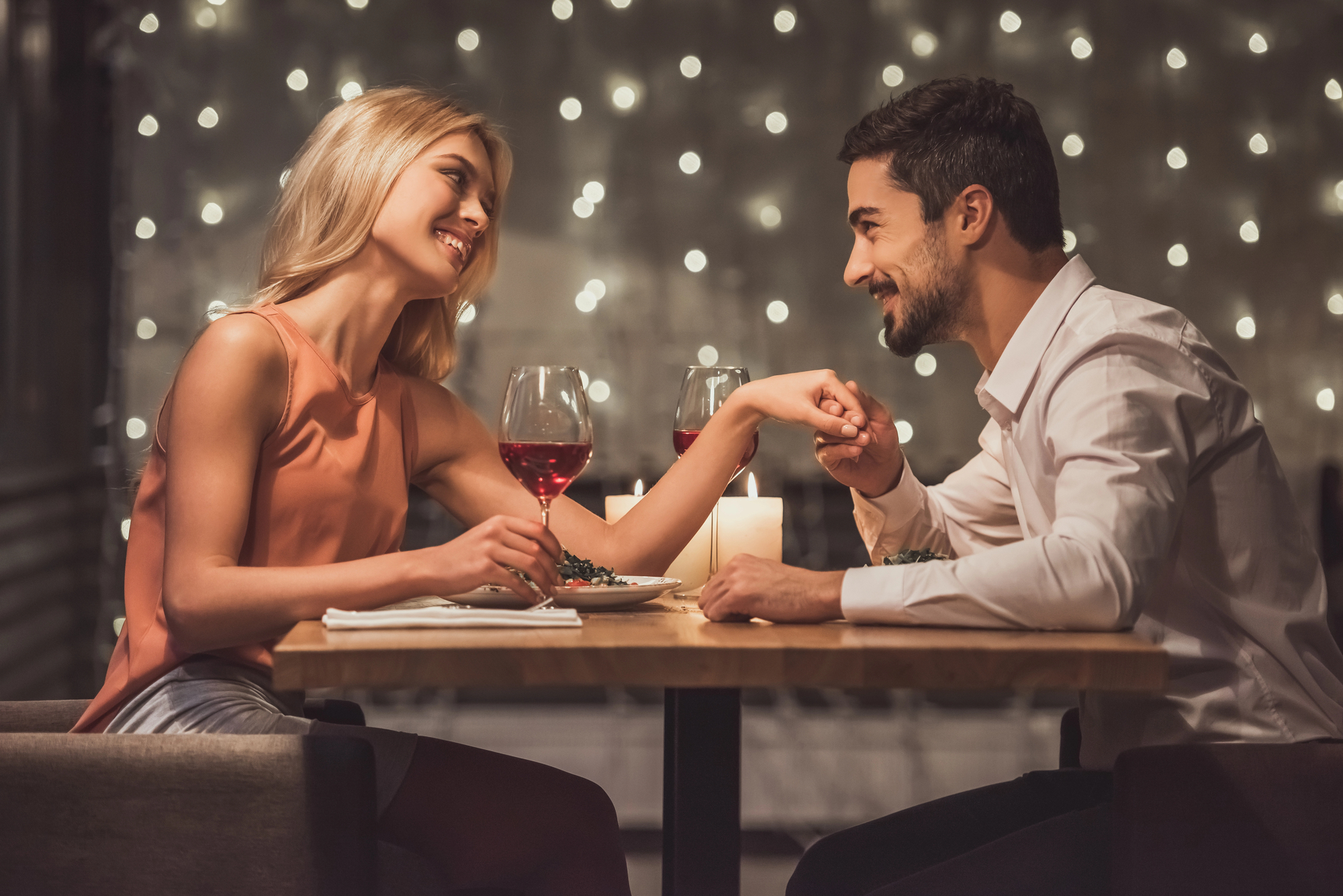 Die Psychologie des exklusiven Datings: Warum Diskretion und Anspruch Hand in Hand gehen